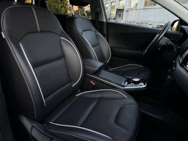 Чорний Кіа Niro, об'ємом двигуна 0 л та пробігом 111 тис. км за 16900 $, фото 11 на Automoto.ua