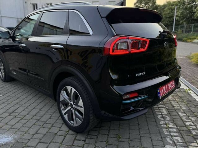 Чорний Кіа Niro, об'ємом двигуна 0 л та пробігом 111 тис. км за 16900 $, фото 3 на Automoto.ua
