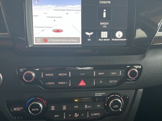 Чорний Кіа Niro, об'ємом двигуна 0 л та пробігом 141 тис. км за 17400 $, фото 3 на Automoto.ua