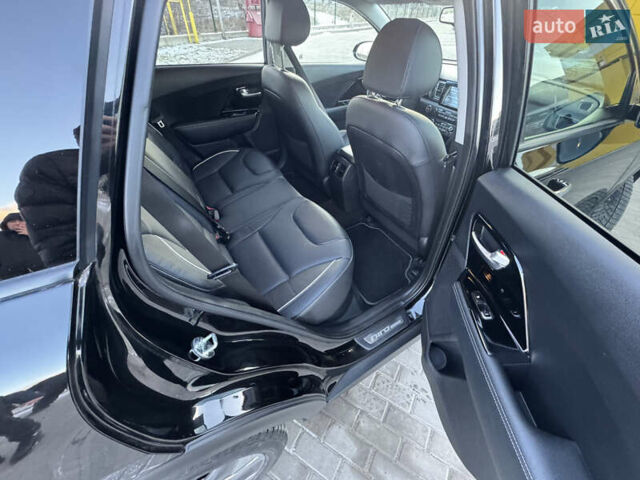 Черный Киа Niro, объемом двигателя 0 л и пробегом 102 тыс. км за 16499 $, фото 21 на Automoto.ua
