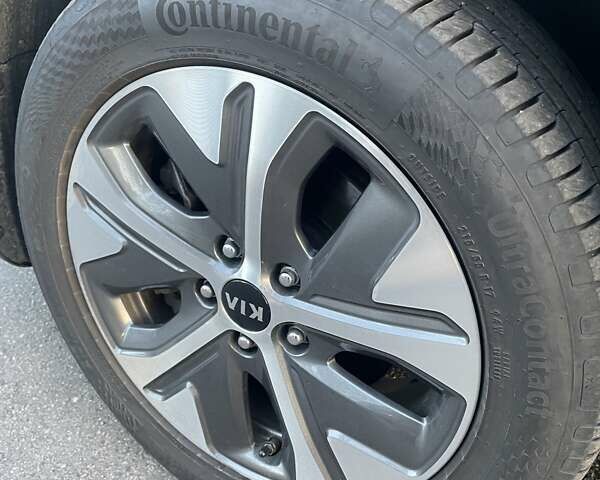 Черный Киа Niro, объемом двигателя 0 л и пробегом 155 тыс. км за 16500 $, фото 13 на Automoto.ua