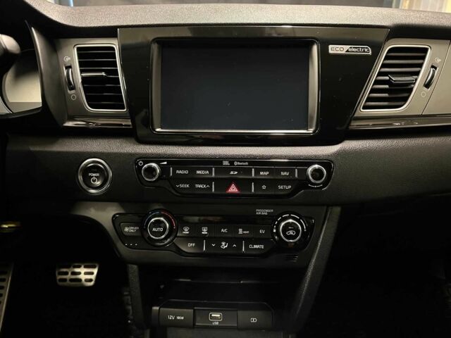 Чорний Кіа Niro, об'ємом двигуна 0 л та пробігом 155 тис. км за 13700 $, фото 15 на Automoto.ua