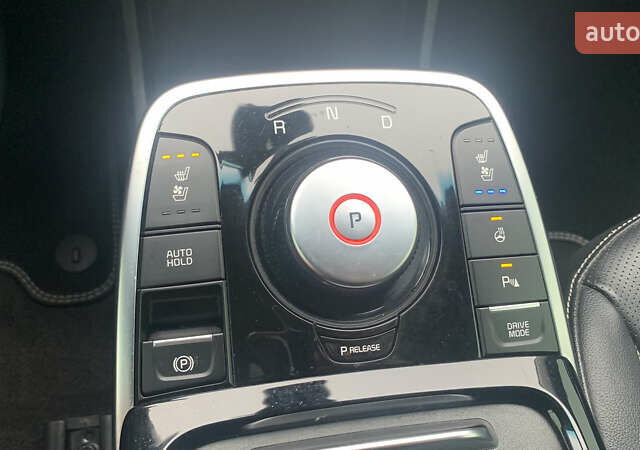 Чорний Кіа Niro, об'ємом двигуна 0 л та пробігом 159 тис. км за 17999 $, фото 7 на Automoto.ua