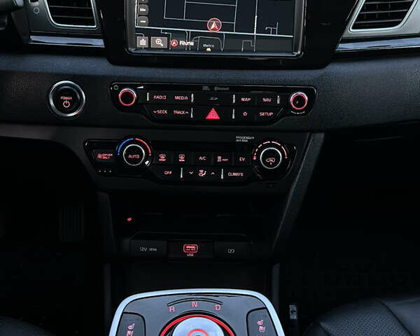 Чорний Кіа Niro, об'ємом двигуна 0 л та пробігом 93 тис. км за 18700 $, фото 53 на Automoto.ua