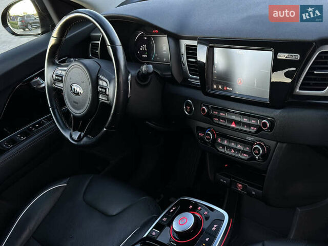 Чорний Кіа Niro, об'ємом двигуна 0 л та пробігом 93 тис. км за 18700 $, фото 71 на Automoto.ua