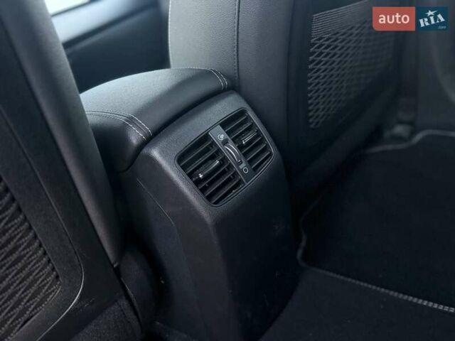 Черный Киа Niro, объемом двигателя 0 л и пробегом 68 тыс. км за 18750 $, фото 169 на Automoto.ua