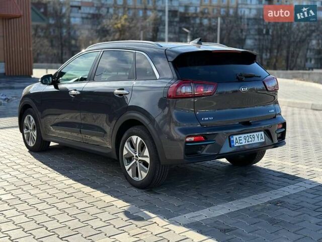 Чорний Кіа Niro, об'ємом двигуна 0 л та пробігом 137 тис. км за 22000 $, фото 4 на Automoto.ua