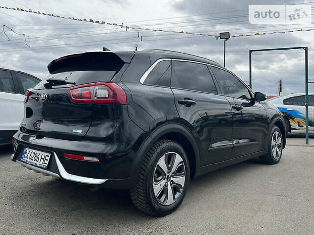 Чорний Кіа Niro, об'ємом двигуна 1.58 л та пробігом 105 тис. км за 17000 $, фото 3 на Automoto.ua