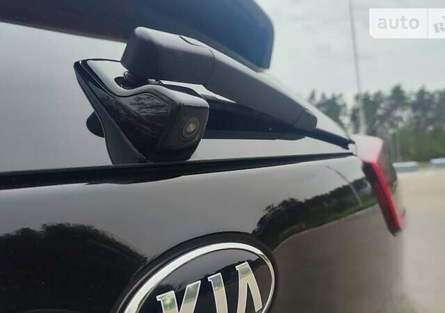 Чорний Кіа Niro, об'ємом двигуна 0 л та пробігом 105 тис. км за 19499 $, фото 27 на Automoto.ua