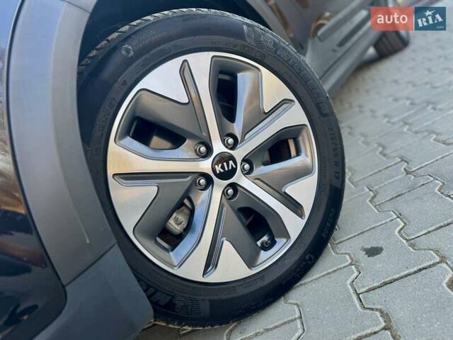 Черный Киа Niro, объемом двигателя 0 л и пробегом 68 тыс. км за 18750 $, фото 19 на Automoto.ua