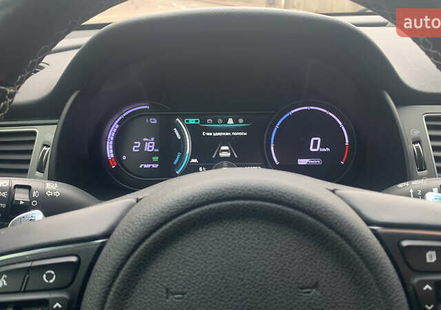Чорний Кіа Niro, об'ємом двигуна 0 л та пробігом 159 тис. км за 17999 $, фото 6 на Automoto.ua