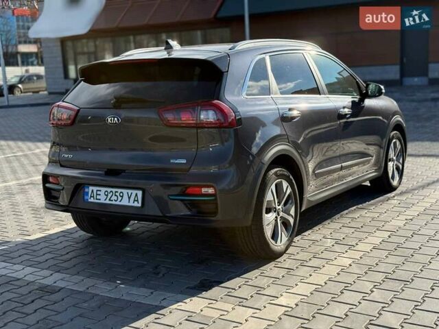 Чорний Кіа Niro, об'ємом двигуна 0 л та пробігом 137 тис. км за 22000 $, фото 6 на Automoto.ua