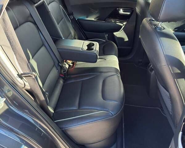 Чорний Кіа Niro, об'ємом двигуна 0 л та пробігом 137 тис. км за 22000 $, фото 15 на Automoto.ua
