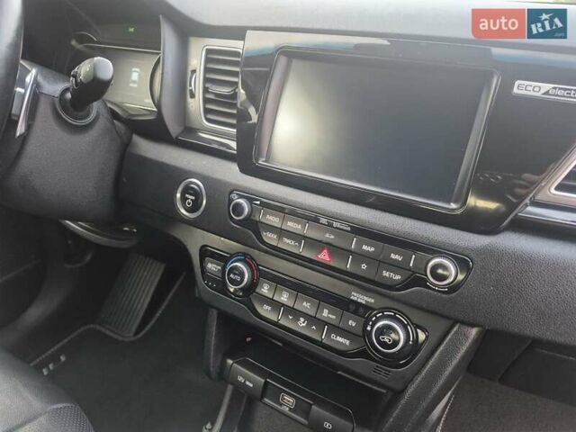 Черный Киа Niro, объемом двигателя 0 л и пробегом 143 тыс. км за 17150 $, фото 76 на Automoto.ua