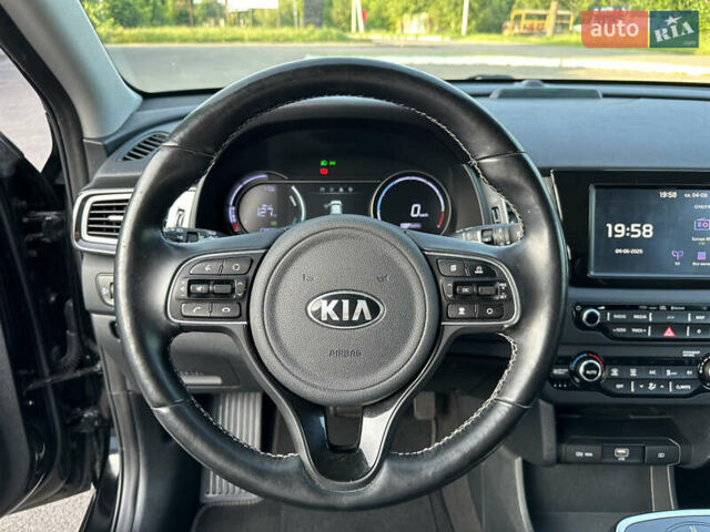 Черный Киа Niro, объемом двигателя 0 л и пробегом 147 тыс. км за 17800 $, фото 24 на Automoto.ua