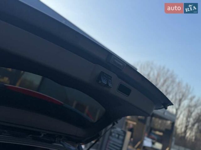 Черный Киа Niro, объемом двигателя 0 л и пробегом 68 тыс. км за 18750 $, фото 172 на Automoto.ua