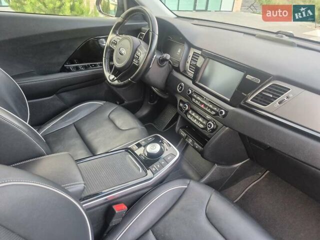 Черный Киа Niro, объемом двигателя 0 л и пробегом 143 тыс. км за 17150 $, фото 73 на Automoto.ua
