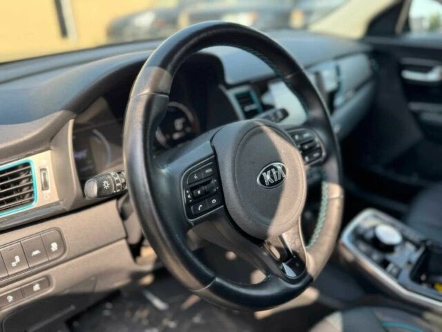 Чорний Кіа Niro, об'ємом двигуна 0 л та пробігом 45 тис. км за 5900 $, фото 5 на Automoto.ua