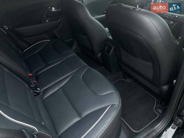 Чорний Кіа Niro, об'ємом двигуна 0 л та пробігом 159 тис. км за 17999 $, фото 12 на Automoto.ua