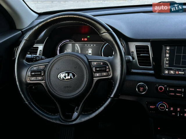 Чорний Кіа Niro, об'ємом двигуна 0 л та пробігом 93 тис. км за 18700 $, фото 55 на Automoto.ua