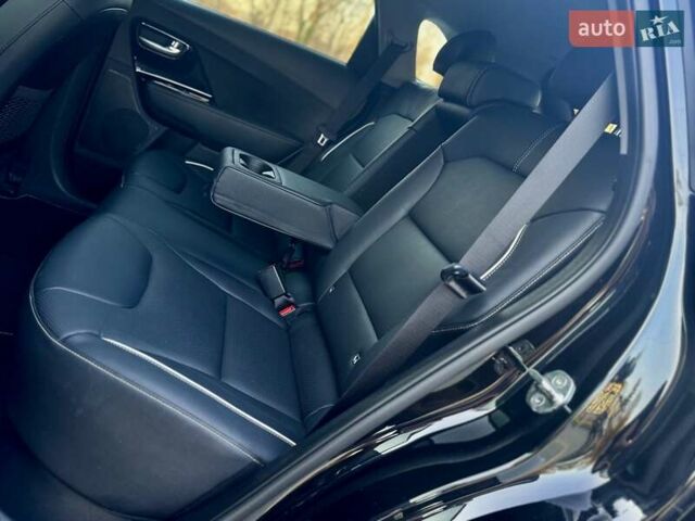 Черный Киа Niro, объемом двигателя 0 л и пробегом 68 тыс. км за 18750 $, фото 166 на Automoto.ua