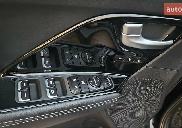 Чорний Кіа Niro, об'ємом двигуна 0 л та пробігом 120 тис. км за 21500 $, фото 10 на Automoto.ua