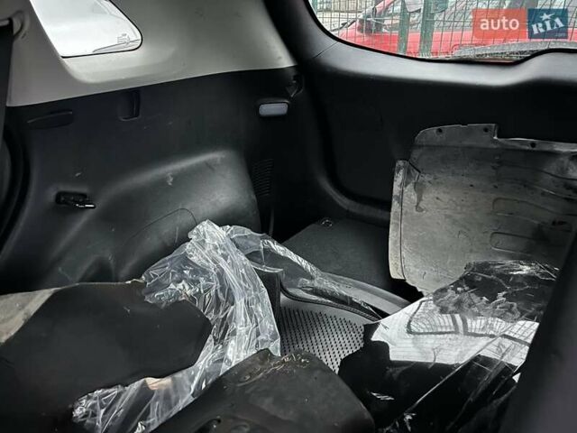 Черный Киа Niro, объемом двигателя 1.6 л и пробегом 233 тыс. км за 8400 $, фото 14 на Automoto.ua