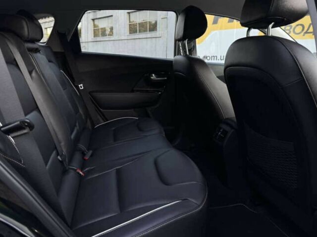 Чорний Кіа Niro, об'ємом двигуна 0 л та пробігом 111 тис. км за 16900 $, фото 9 на Automoto.ua