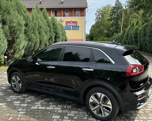 Чорний Кіа Niro, об'ємом двигуна 0 л та пробігом 67 тис. км за 20300 $, фото 6 на Automoto.ua