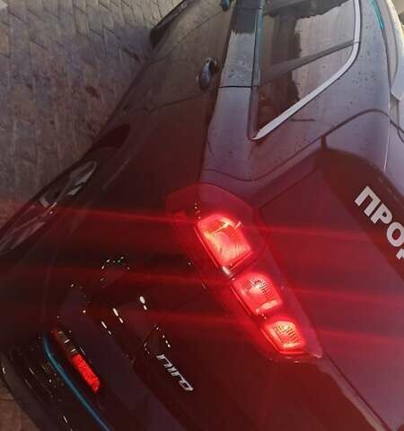 Черный Киа Niro, объемом двигателя 0 л и пробегом 127 тыс. км за 15500 $, фото 4 на Automoto.ua