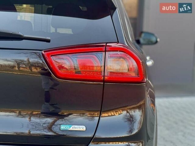 Черный Киа Niro, объемом двигателя 0 л и пробегом 68 тыс. км за 18750 $, фото 83 на Automoto.ua