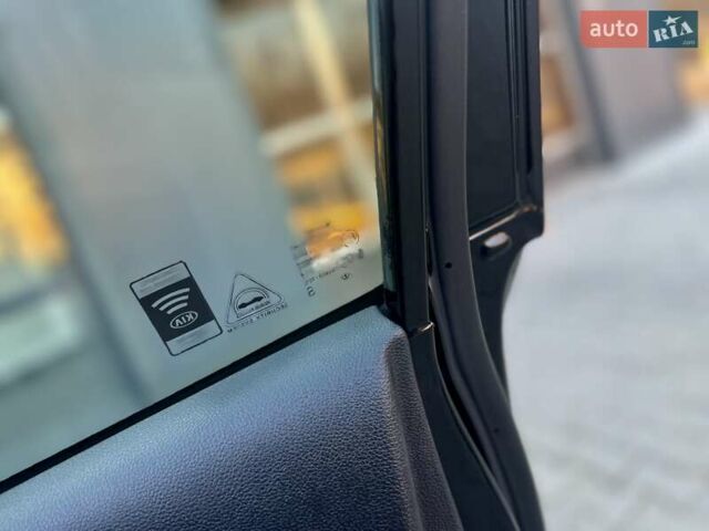 Черный Киа Niro, объемом двигателя 0 л и пробегом 68 тыс. км за 18750 $, фото 139 на Automoto.ua