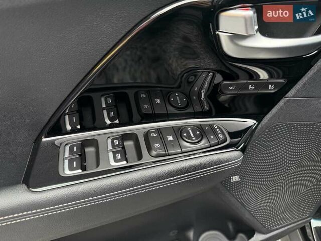 Чорний Кіа Niro, об'ємом двигуна 0 л та пробігом 165 тис. км за 18800 $, фото 14 на Automoto.ua