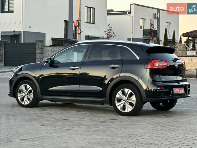 Чорний Кіа Niro, об'ємом двигуна 0 л та пробігом 93 тис. км за 18700 $, фото 8 на Automoto.ua