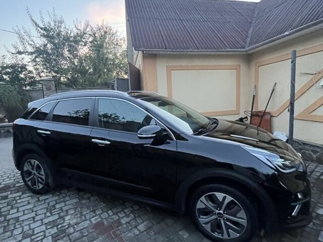 Чорний Кіа Niro, об'ємом двигуна 0 л та пробігом 105 тис. км за 17999 $, фото 1 на Automoto.ua