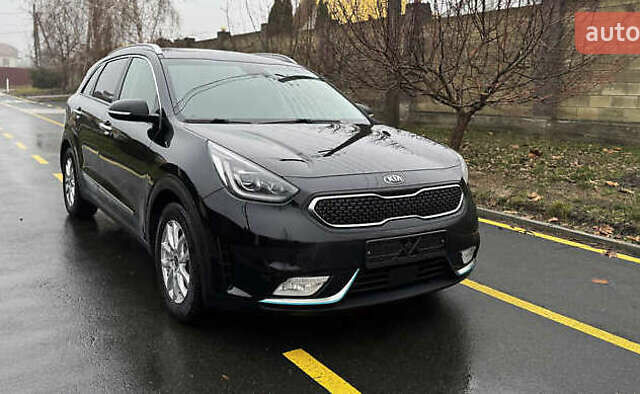 Чорний Кіа Niro, об'ємом двигуна 1.58 л та пробігом 125 тис. км за 13000 $, фото 7 на Automoto.ua