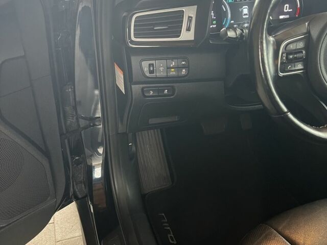 Черный Киа Niro, объемом двигателя 0 л и пробегом 141 тыс. км за 17400 $, фото 4 на Automoto.ua