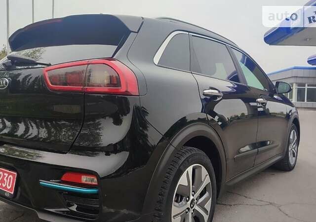 Чорний Кіа Niro, об'ємом двигуна 0 л та пробігом 105 тис. км за 19499 $, фото 17 на Automoto.ua