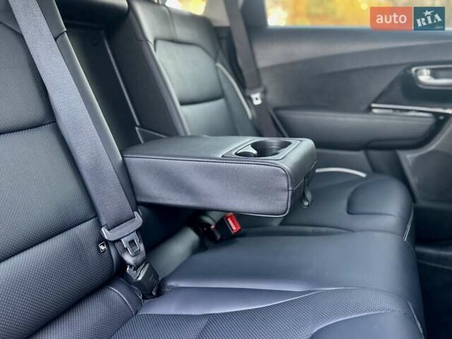 Черный Киа Niro, объемом двигателя 0 л и пробегом 68 тыс. км за 18750 $, фото 161 на Automoto.ua