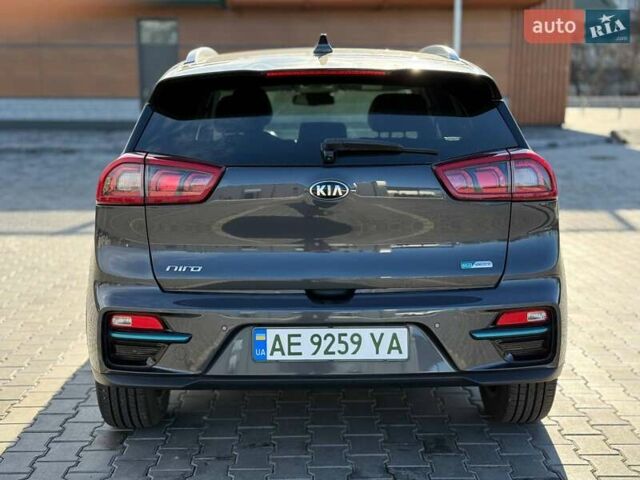 Чорний Кіа Niro, об'ємом двигуна 0 л та пробігом 137 тис. км за 22000 $, фото 5 на Automoto.ua