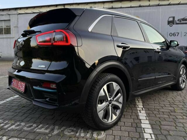 Чорний Кіа Niro, об'ємом двигуна 0 л та пробігом 111 тис. км за 16900 $, фото 4 на Automoto.ua