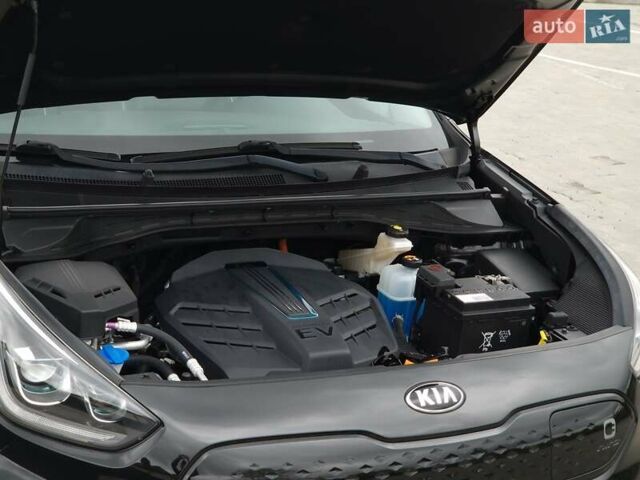 Чорний Кіа Niro, об'ємом двигуна 0 л та пробігом 112 тис. км за 18200 $, фото 14 на Automoto.ua