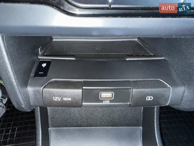 Черный Киа Niro, объемом двигателя 0 л и пробегом 71 тыс. км за 18999 $, фото 28 на Automoto.ua
