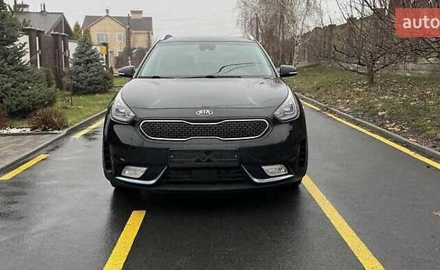 Чорний Кіа Niro, об'ємом двигуна 1.58 л та пробігом 125 тис. км за 13000 $, фото 4 на Automoto.ua
