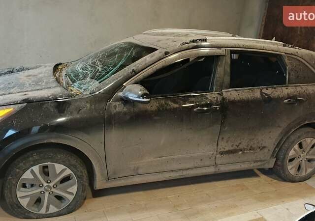 Чорний Кіа Niro, об'ємом двигуна 0 л та пробігом 130 тис. км за 7500 $, фото 1 на Automoto.ua
