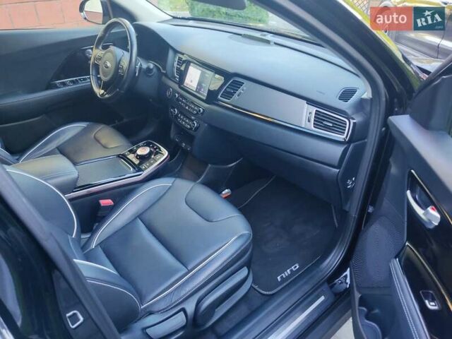 Черный Киа Niro, объемом двигателя 0 л и пробегом 140 тыс. км за 18879 $, фото 4 на Automoto.ua