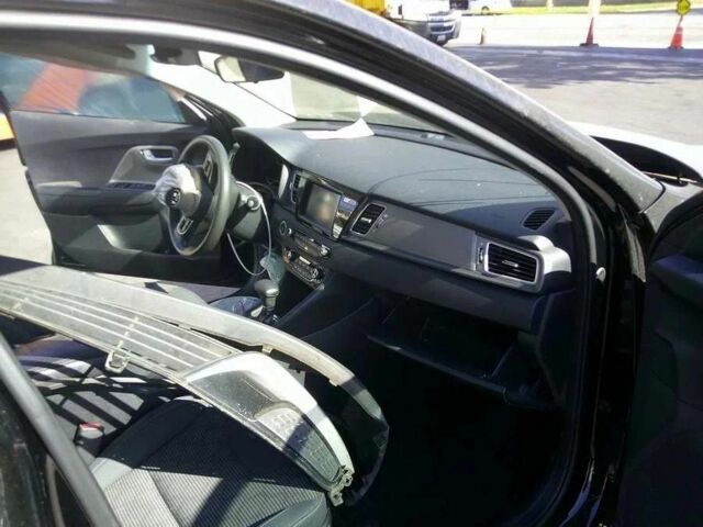 Чорний Кіа Niro, об'ємом двигуна 1.6 л та пробігом 145 тис. км за 8500 $, фото 4 на Automoto.ua