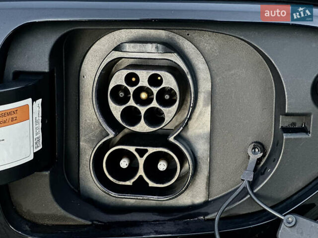 Чорний Кіа Niro, об'ємом двигуна 0 л та пробігом 93 тис. км за 18700 $, фото 22 на Automoto.ua