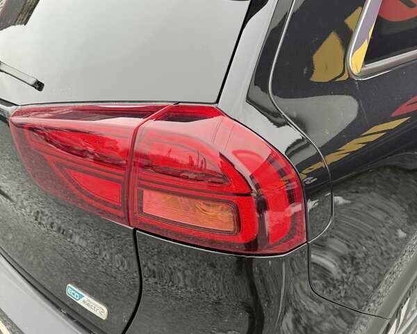 Чорний Кіа Niro, об'ємом двигуна 0 л та пробігом 165 тис. км за 18800 $, фото 6 на Automoto.ua