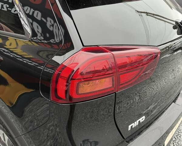 Чорний Кіа Niro, об'ємом двигуна 0 л та пробігом 165 тис. км за 18800 $, фото 5 на Automoto.ua